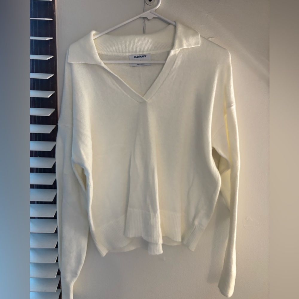 Old Navy Women's V-Neck Cream Sweater